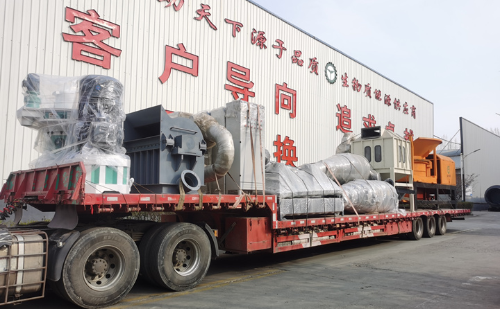 由于山東顆粒機(jī)質(zhì)量與價(jià)格并存，在市場的所占比例越來越大，越來越多的客戶選擇與山東顆粒機(jī)廠家合作，購買鋸末顆粒機(jī)、破碎機(jī)、粉碎機(jī)等設(shè)備。