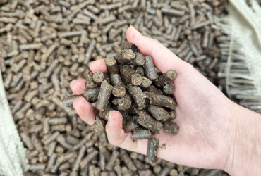 木屑顆粒機(jī)將秸稈變廢為寶,降碳節(jié)能一舉兩得